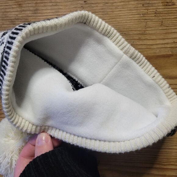 NWOT Bula Black and White Patterned Pom-Pom Beanie - Picture 4 of 7
